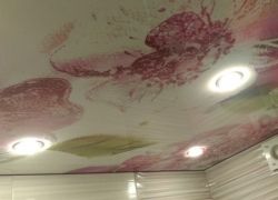 фото потолка в ванной